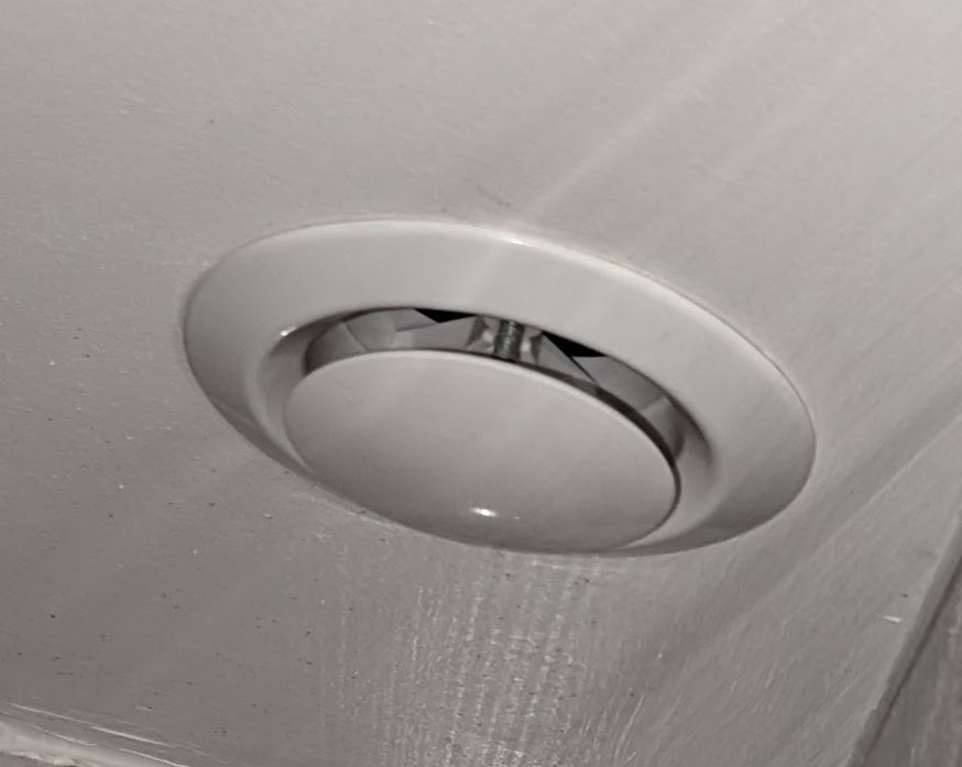 Recessed ceiling downlight